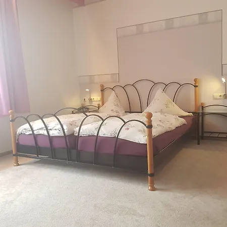 Gaestehaus Strieth Отель Эстрих-Винкель