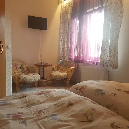 Отель Gaestehaus Strieth