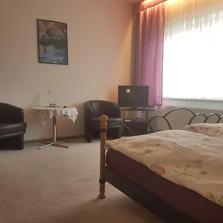 Gaestehaus Strieth Отель Эстрих-Винкель